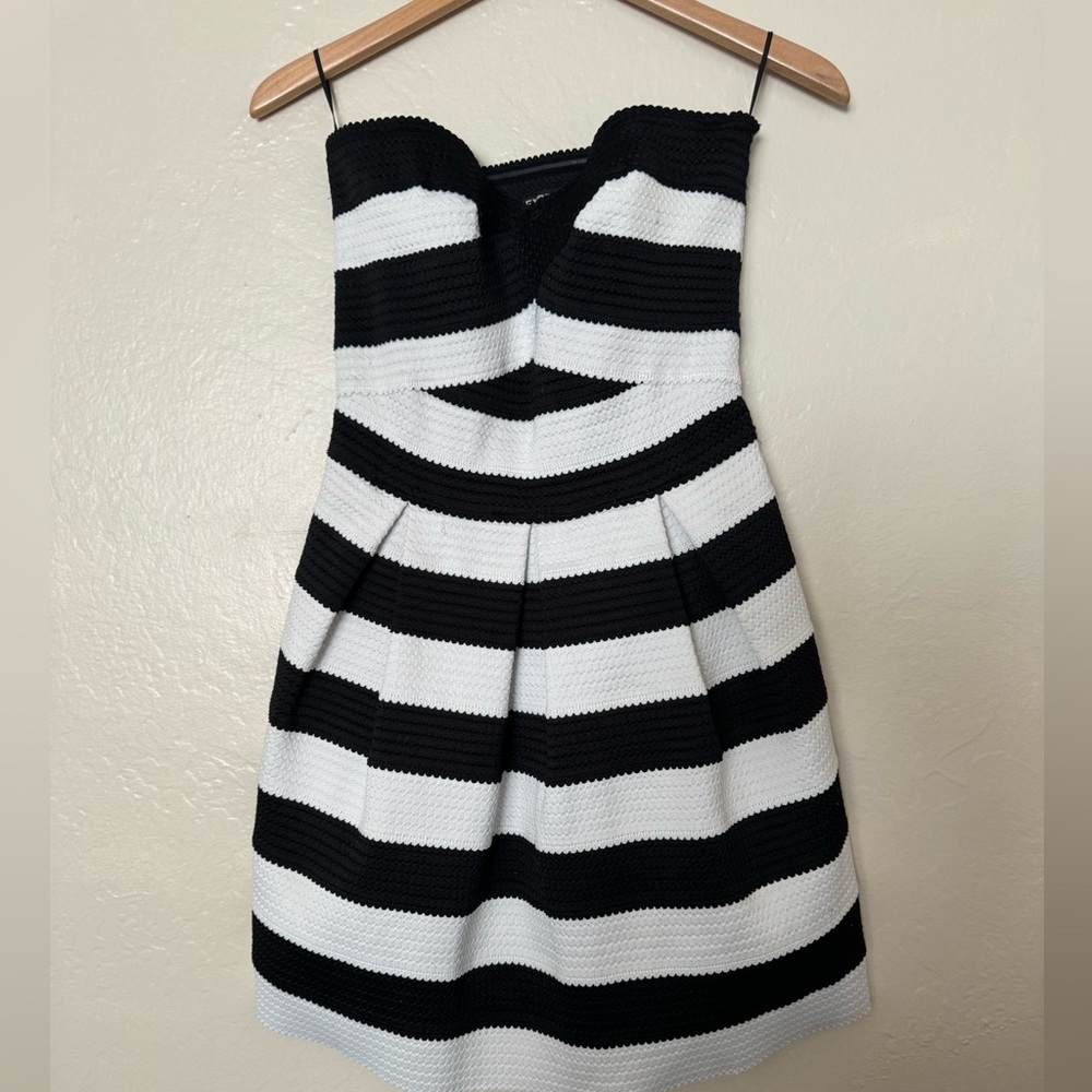 Women’s EXPRESS Sweetheart Strappless Stripped  A-line Bodycon Dress Size M